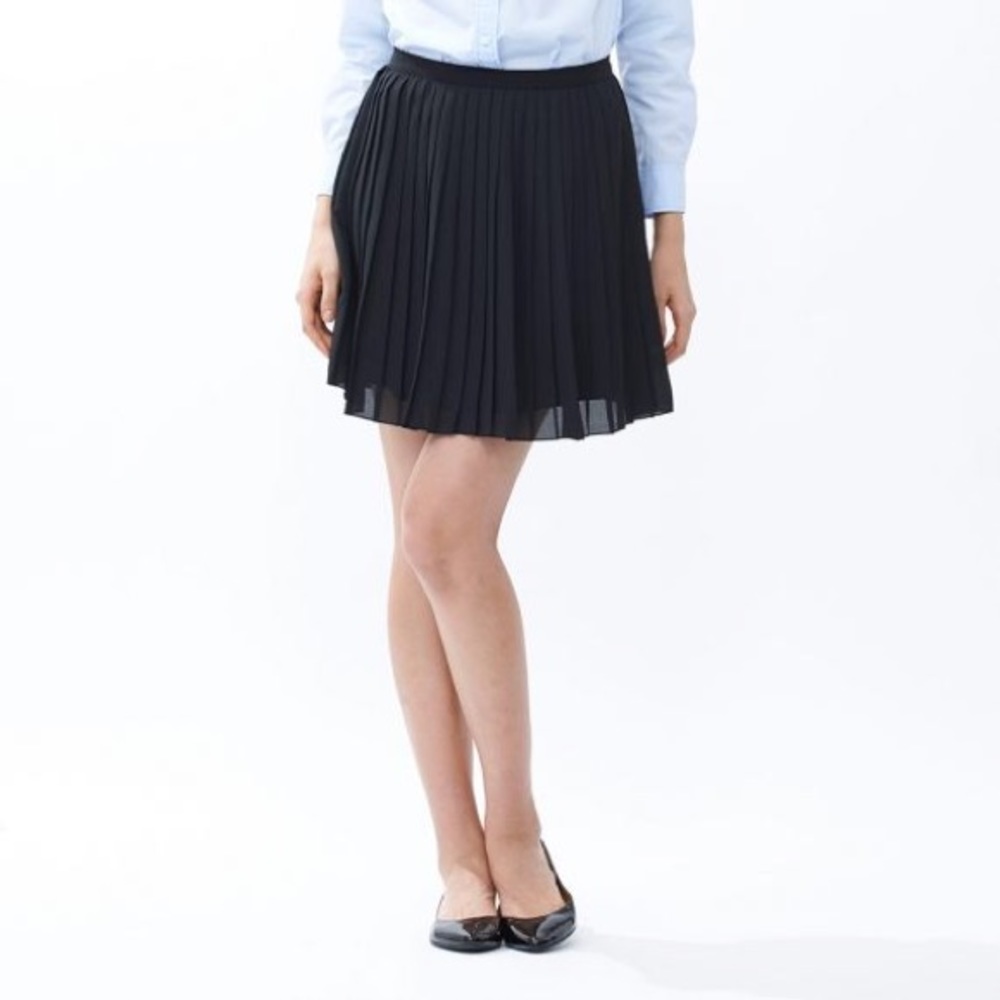 Uniqlo Navy Mini Pleated Skirt